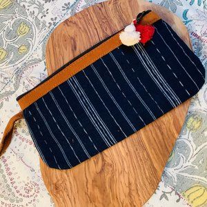 Handmade wristlet pouch